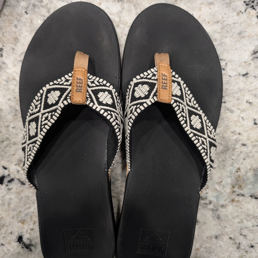 Reef Women's Black and Brown Patterned Sandals